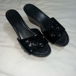 TORY BURCH black wedges